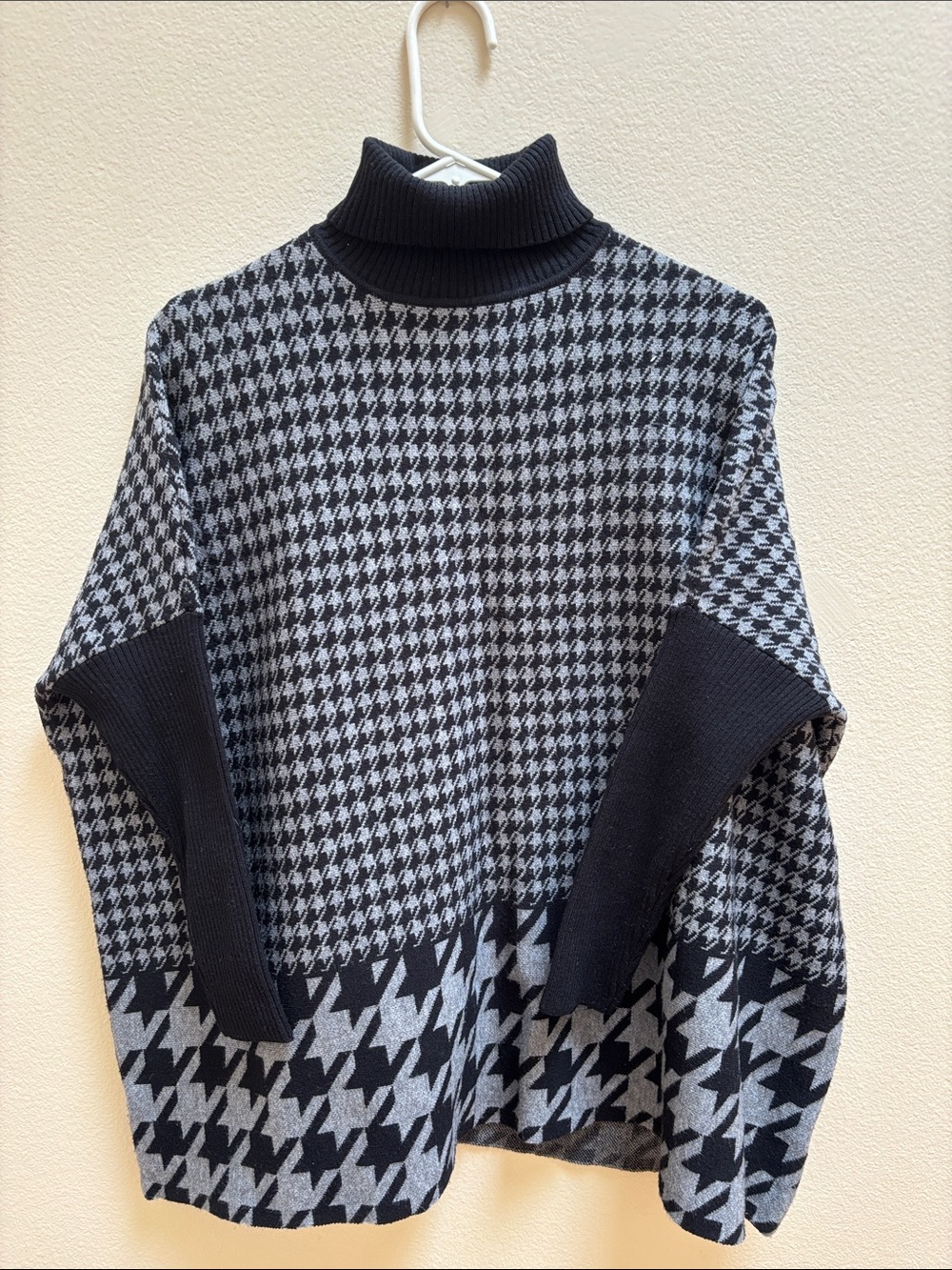 Joseph A Black & Gray Houndstooth Turtleneck Sweater size XS